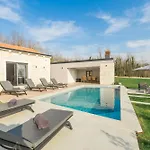 Harmony For 8 People In Istria With 50 M2 Private Pool And Sea View Villa Pinezici (Istria)
