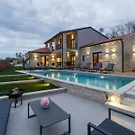 Villa Harmony For 8 People In Istria With 50 M2 Private Pool And Sea View Pinezici (Istria)