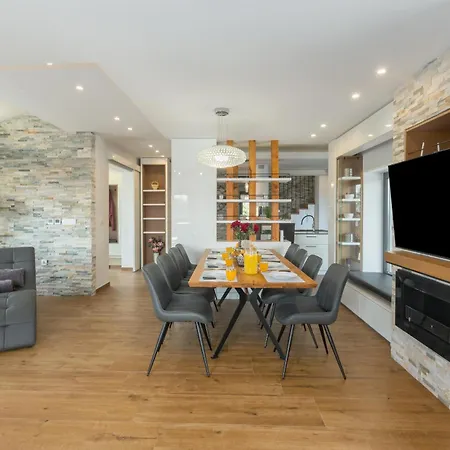 Harmony For 8 People In Istria With 50 M2 Private Pool And Sea View Pinezici (Istria)